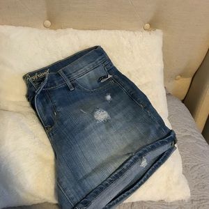 Size 6. Brand new old navy denim shorts